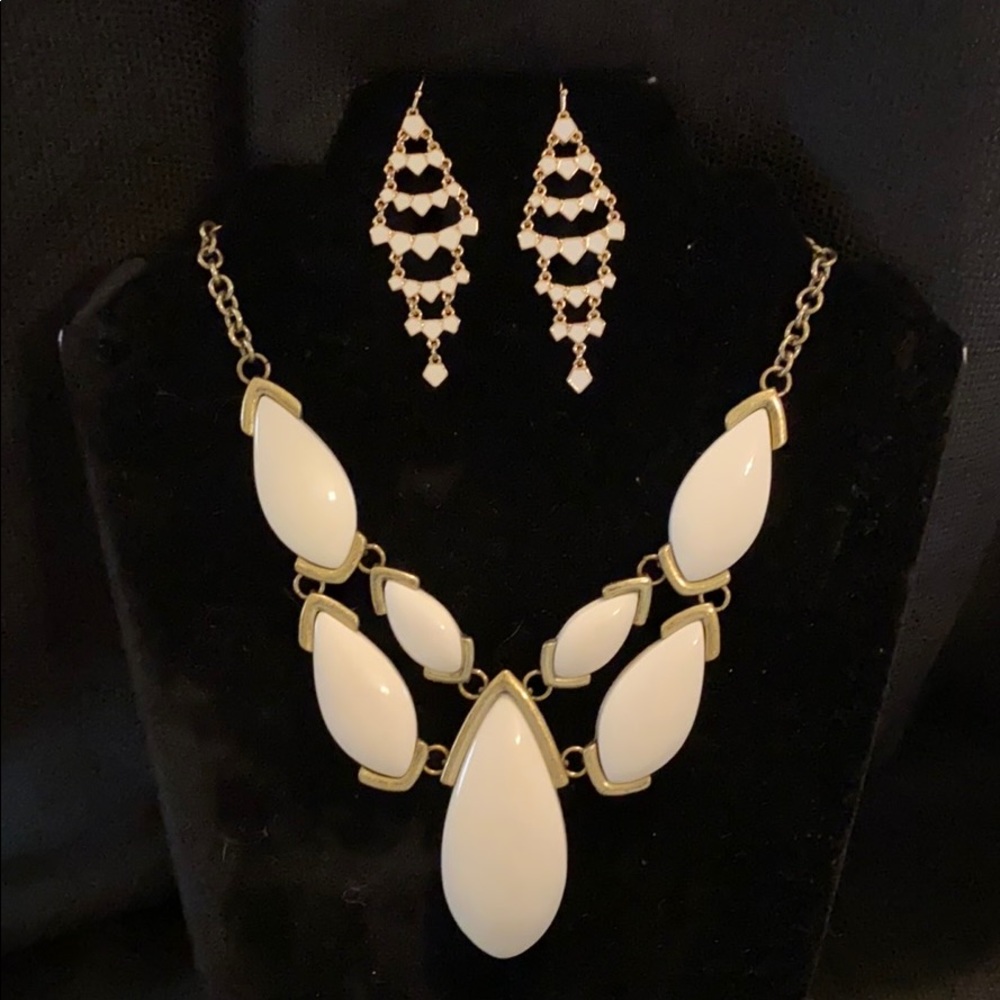 Premier Designs Necklace & Earrings